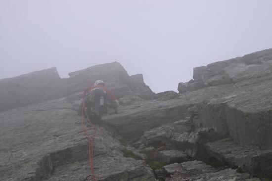 Dernière longueur dans un mauvais temps glacial