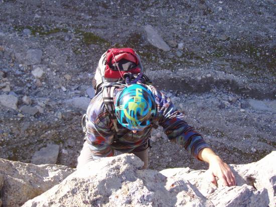 Phil en sortie de surplomb en 6b