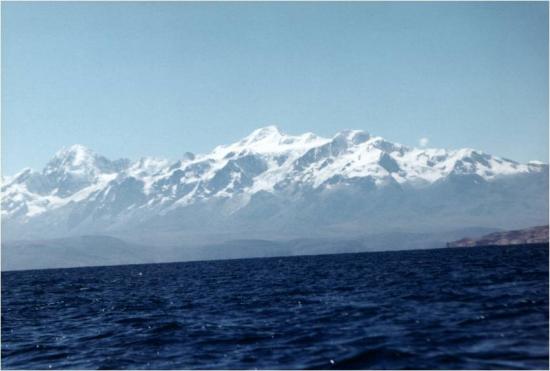 Vue sur l'objectif, du Lac Titicaca (L'Ancohuma : 6427 m)